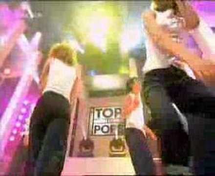 A-Teens » 1999-05 - A-Teens - Mama Mia (Live @ TOTP)