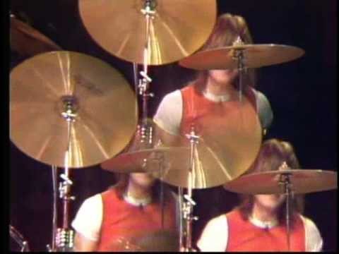 AC/DC » AC/DC's Bon Scott Plays the Bagpipes 1976