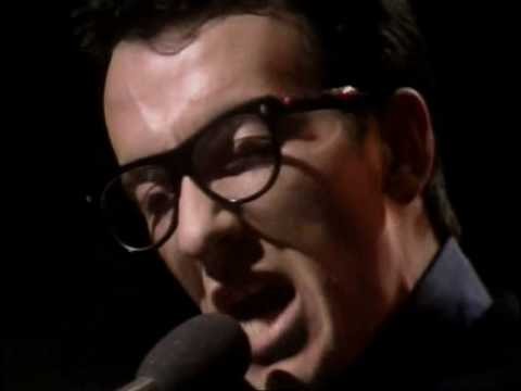 Elvis Costello » Elvis Costello - Red Shoes (Live TOTP 1977)