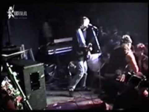 Nirvana » Nirvana-Kurt Cobain Stage Dive Fight (Love Buzz)