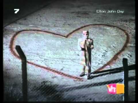 Elton John » Elton John - Nikita (lyrics)