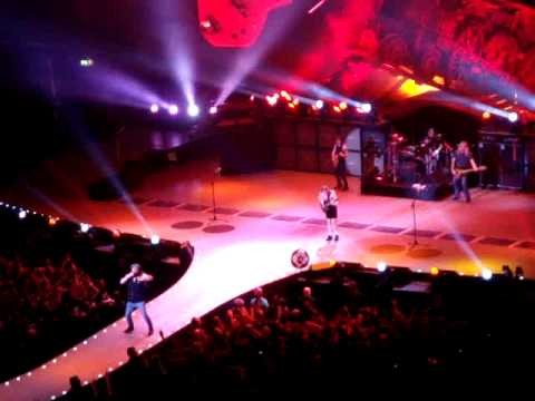 AC/DC » AC/DC Dublin 2009 - HELLS BELLS
