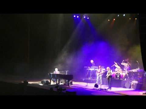 Elton John » Elton John crying... (Live in Kiev 08/11/2011)