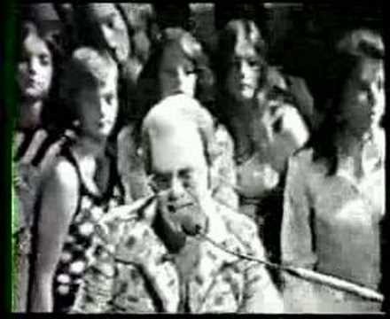 Elton John » Elton John - The bitch is back (5/9/74)