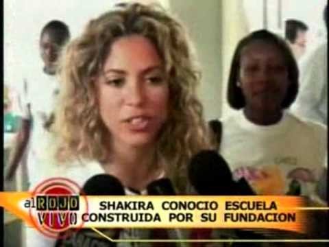 Shakira Al Rojo Vivo Arrival in Colombia (May2005)