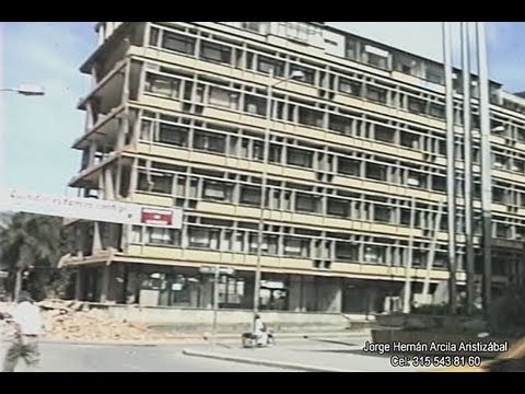 Despues del Terremoto edificio antigua alcaldia Armenia Quindio 1999