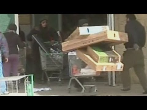 Supermarket mayhem: Looters pillage a store in Argentina