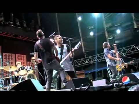 Pearl Jam - Argentina 2013 - Keep on rockin' in the free world (Cover Neil 