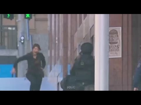Hostages running away from Sydney Lindt cafe