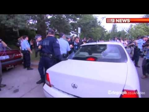 Australian Prime Minister Julia Gillard rescued from Aborigine protesters: 