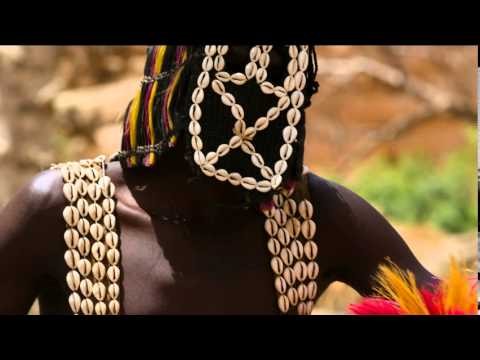 maschere in festa in Africa
