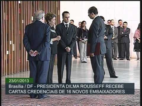 Dilma recebe cartas credenciais de 16 novos embaixadores