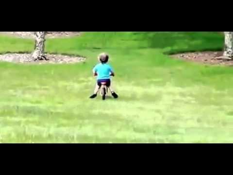 Video Lucu Bangetz Anak kecil Naik Sepeda Tabrak Pohon