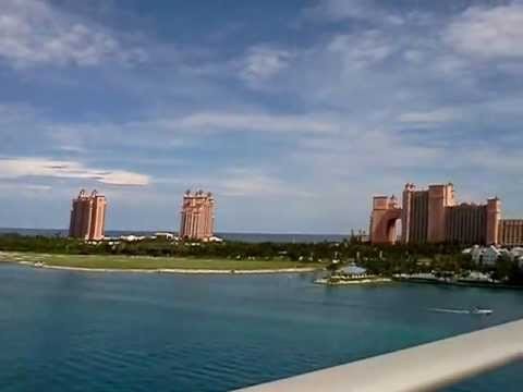 Bahamas 2012 Walking to Atlantis