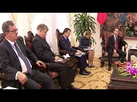 Medvedev visit of Vietnam - meets Vietnamese premier in Hanoi