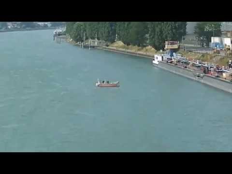 Wasser Rettung aus dem Rhein Basel Schweiz / switzerland / suisse / svizzer