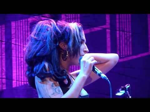 Amy Winehouse - Back To Black (Live Belgrade 18-06-2011 drunk or stoned), R