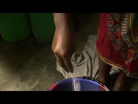 Ivorians try to prevent Ebola by washing with salt