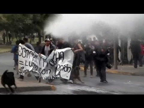 Chile student protesters clash with police