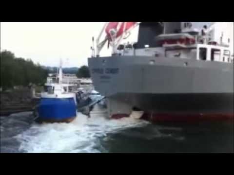 Massive ship crashes into boats