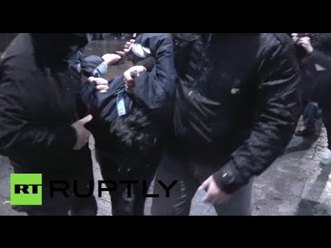 RAW: Clashes erupt amid anti-austerity demo in Madrid
