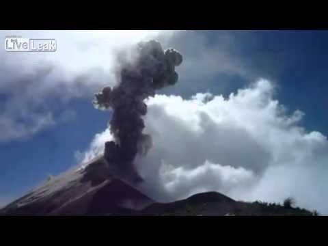 VULCÃƒO explode na Guatemala - Guatemalan volcano explodes