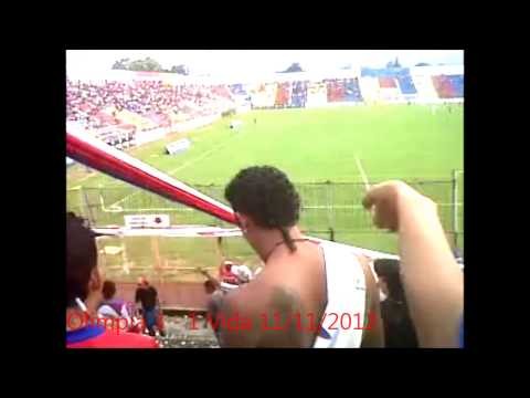 Ultra Fiel (Honduras) alentando al Olimpia