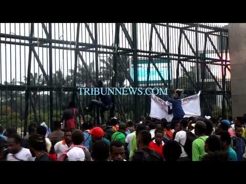 Mahasiswa Papua Demo Di DPR RI Berakhir Ricuh