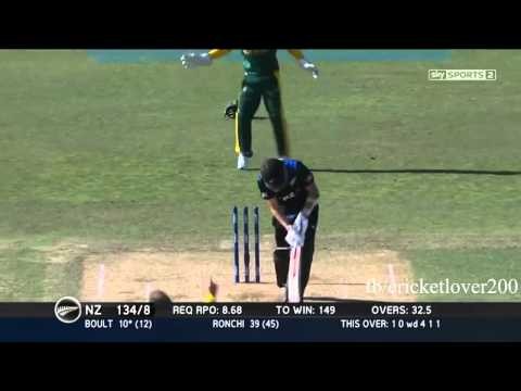 AB De Villiers Picks up his Maiden ODI Wicket vs. New Zealand