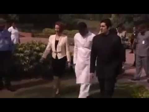 Julia Gillard fell over another shoe problem in India