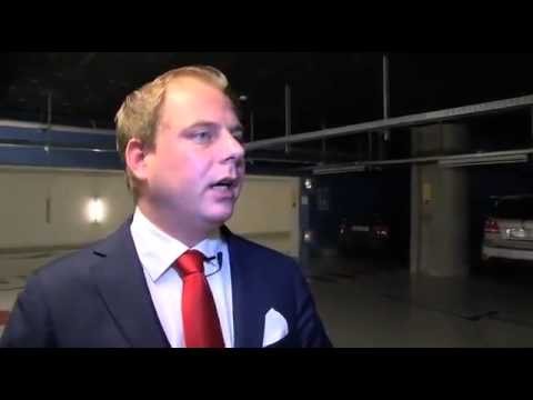 Tom Staal of Geenstijl visits the European Parliament EP) 1 2