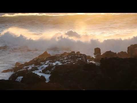 Iceland waves