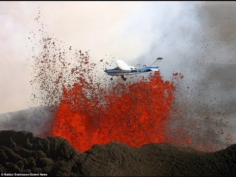Terrifying moment pilot narrowly escaped Iceland volcano spewing 850C lava 