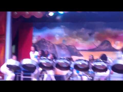 Steel Drums en Jamaica tocando:  Iron