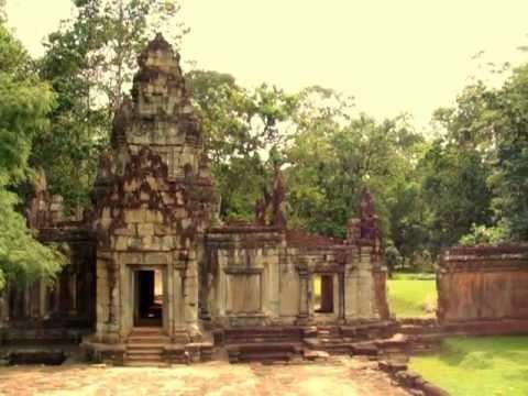 Travelling Cambodia; Angkor Wat complex