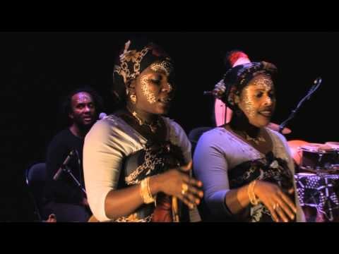 Nawal & Les Femmes de la Lune (Comoros / Mayotte)  ~ promo clip from DVD