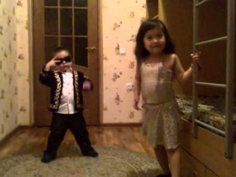 Roma i Ainaz gangnam style in Kazakhstan