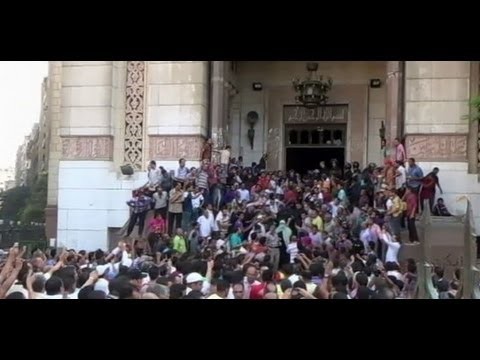 Egypt Descends Into Anarchy; Protesters Barricaded in Mosque