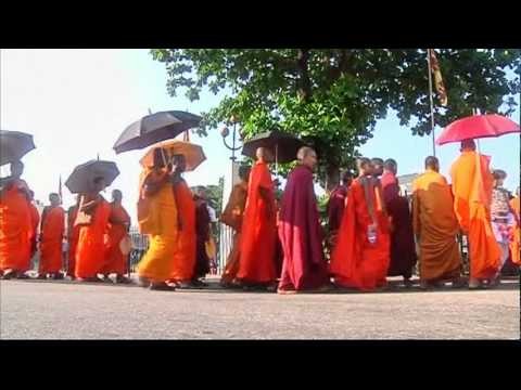SRI_LANKA BUDDHIST PRIESTS PROTEST1