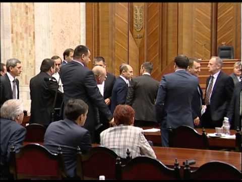 Bataie in parlamentul R. Moldova 8 noiembrie 2012.AVI