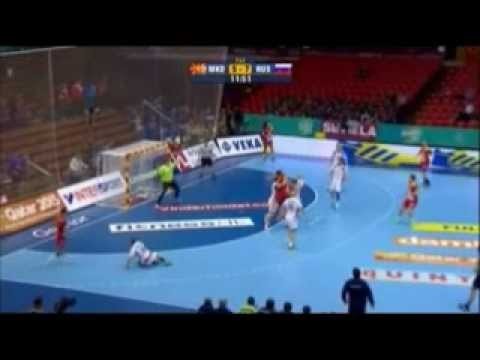 Macedonia vs Russia Handball 2013 - Naumce Mojsovski trick move