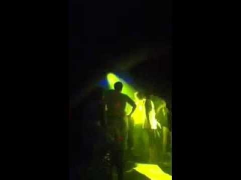 Club in Mauritius - What's the name of the song? Please tell me!