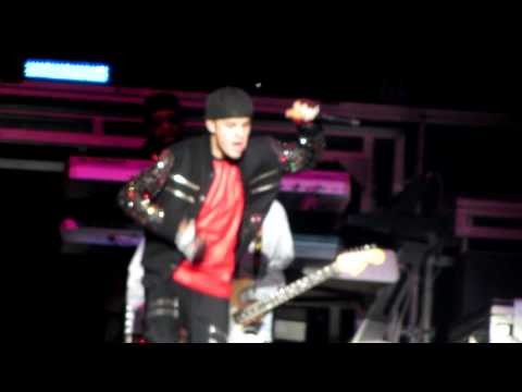 Justin Bieber Mexico City dancing HD