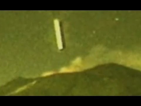 GIANT UFO - Incredible UFO Flies Into Volcano Popocatepetl