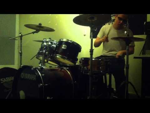 Peter Foreland - soloing/tricking around basic grooves (summer look)