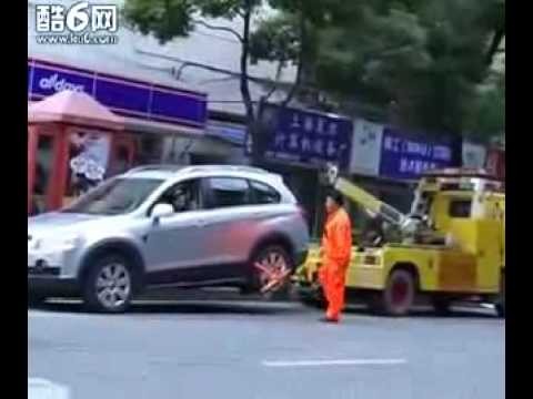 Shanghai Lady Drives Off With Tow Truck