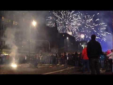 Warszawa (MarszaÅ‚kowska) Sylwester 2013 - pierwsze minuty - sztuczne ognie
