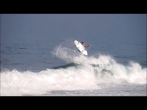 (Jordy Smith?) Surfing Portugal (www.surf-devil.com)