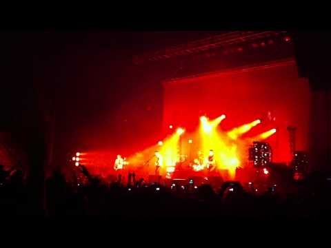 Arctic Monkeys - When the Sun Goes Down (live @ Palau Jordi, Barcelona)