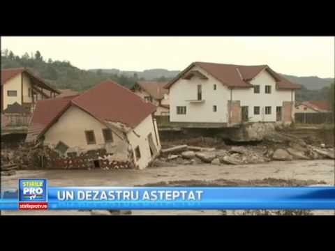 Inundatii Olanesti Valcea. Doua case noi au fost luate de ape in 10 secunde